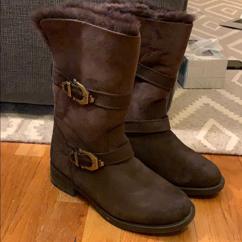 Ugg snow boots